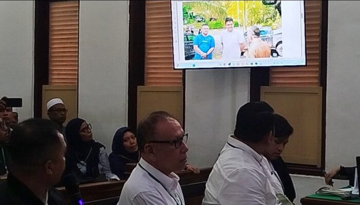 Foto Bobby Dan Topan Ginting Tampil Di Sidang Suap Proyek Jalan