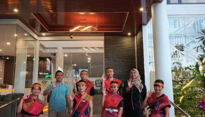 Queen Parrona Hotel Hadirkan Pesona Tarian Tradisional Manortor Untuk Wisman