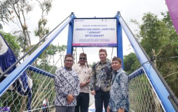 PT XLSMART Telecom Sejahtera Tbk (XLSMART) melalui Majelis Taklim XLSMART bersama Yayasan Masjid Nusantara, meresmikan JEMARI (Jembatan Amal Jariyah) di Kampung Cisepat, Desa Cibaregbeg, Kecamatan Saranten, Kabupaten Sukabumi, Jawa Barat (28/9).