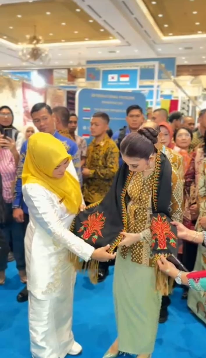 Selvi Gibran Kunjungi Stan Aceh Utara Di Inacraft 2025, Motif Pisang Dua Mu Jadi Incaran