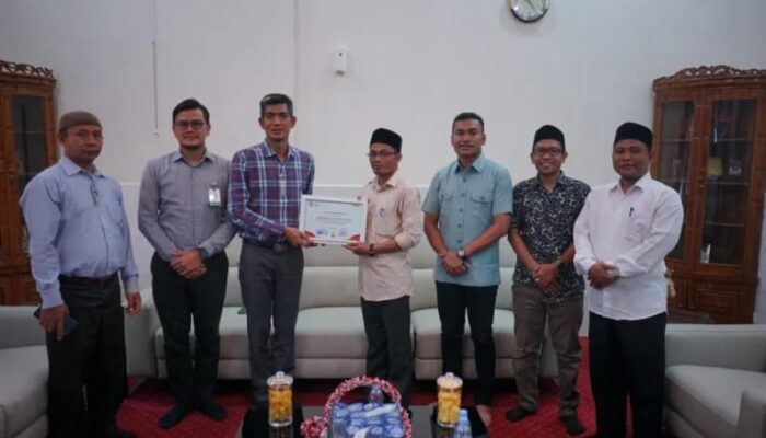 Bank Aceh Syariah Cabang Blangpidie Abdya Serahkan Zakat Perusahaan 2025