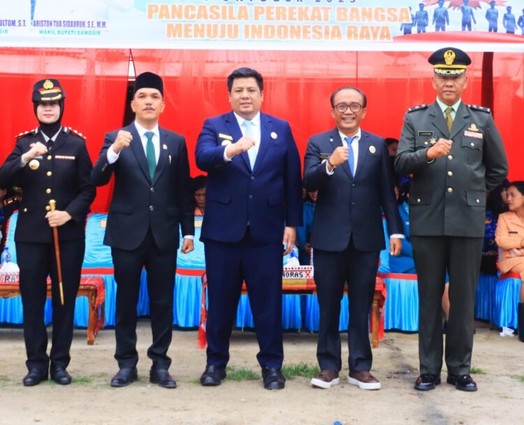 Sepatu Sneakers Wabup Samosir Menuai Kontroversi, Protokoler: Tak Sesuai Digunakan Saat Upacara