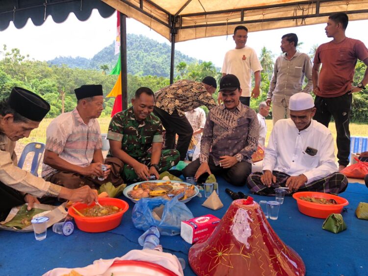 Camat Lhoong Apresiasi Masyarakat Krueng Kala Lestarikan Tradisi Kenduri Blang