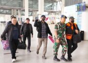 Edy Rahmayadi Senyum-senyum Saat Berjalan Beriring Dengan Topan Ginting Di Bandara Kualanamu