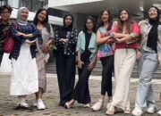 Gen Z Tunjukkan Kreativitas Dengan Batik Modern Di Hari Batik Nasional 2025