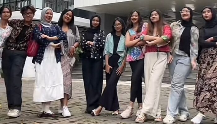 Gen Z Tunjukkan Kreativitas Dengan Batik Modern Di Hari Batik Nasional 2025