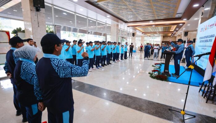 Sekjen Berangkatkan Kontingen Pornas Korpri XVII DPD RI Ke Palembang