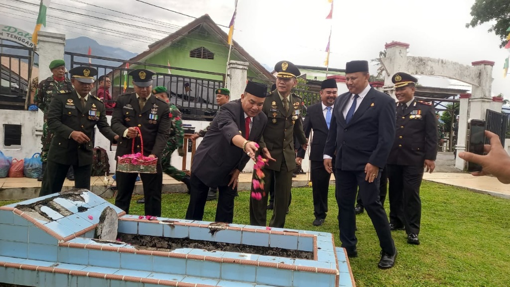Peringati HUT Ke-80, Kodim 0108/Agara Ziarah Di TMP Lawe Sagu