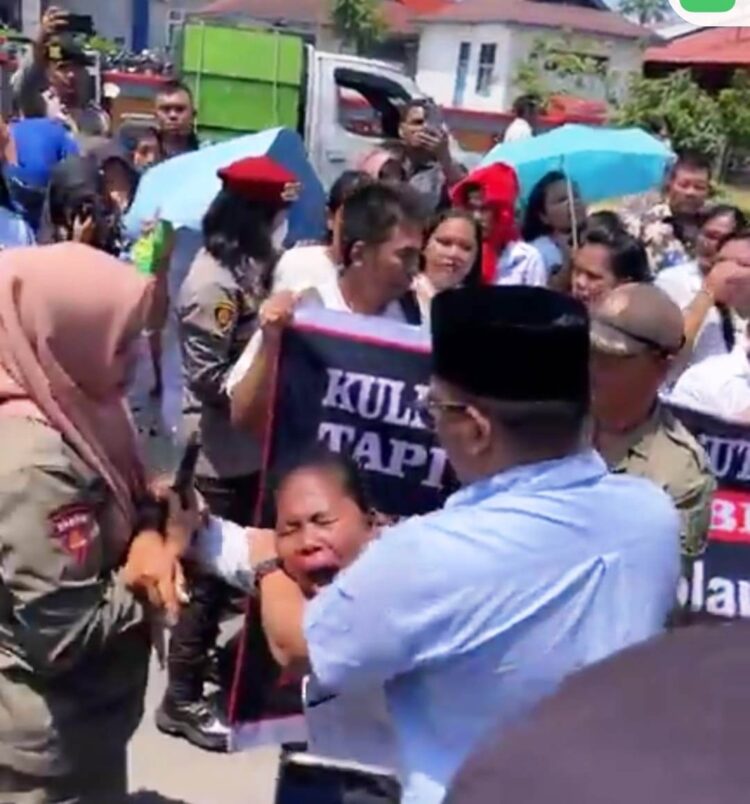 Tangis Nakes Tapteng Pecah di DPRD: 8 Bulan Dirumahkan Tanpa Kepastian