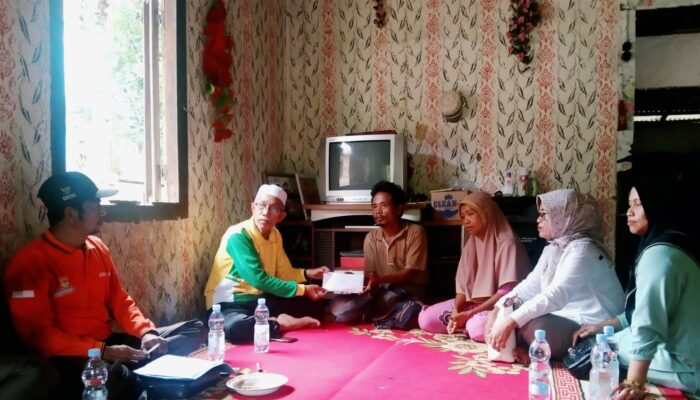 Baznas Palas Salurkan Bantuan Keluarga Korban Kebakaran Di Pintu Padang