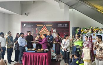 Kemeriahan Inaugural Flight Etihad Airways Abu Dhabi–Kualanamu