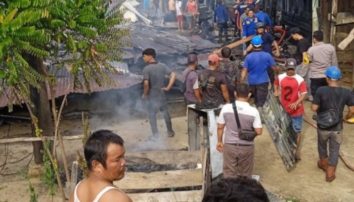 Kebakaran Di Subulussalam, Empat Rumah Rusak Berat Dan Satu Avanza Hangus