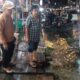 Jalan Nasional Panyabungan Banjir, Petugas Kebersihan Kelurahan Jadi Garda Depan