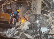 Sudah 37 Jenazah Ditemukan Bawah Reruntuhan Bangunan Ponpes Al Khoziny