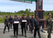 Brimob Yon C Pelopor Bawa Kue Ultah Ke Yonif TP 856/Satria Bumi Sakti