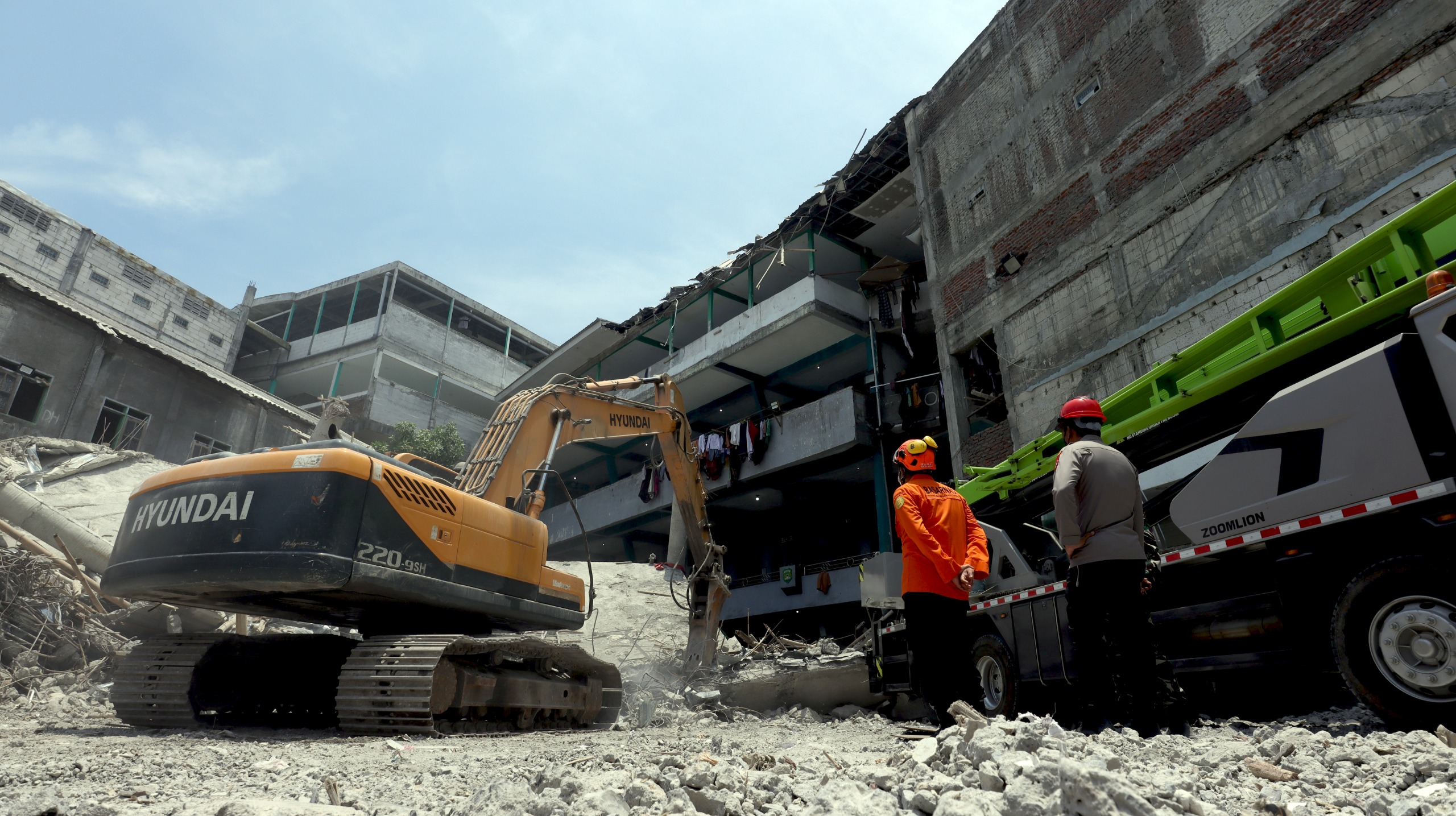 Insiden Ponpes Al Khoziny 60 Orang Meninggal Dan 3 Masih Dicari