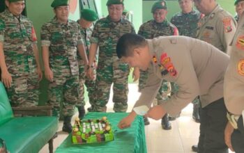 HUT Ke-80 TNI, Polres Dan Polsek Se-Madina Sambangi Markas Koramil Serta Mako Yonif 123/RW