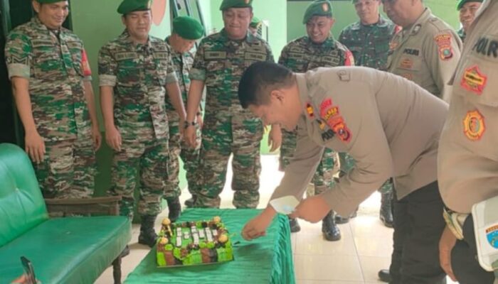 HUT Ke-80 TNI, Polres Dan Polsek Se-Madina Sambangi Markas Koramil Serta Mako Yonif 123/RW