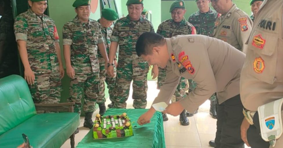 HUT Ke-80 TNI, Polres Dan Polsek Se-Madina Sambangi Markas Koramil Serta Mako Yonif 123/RW