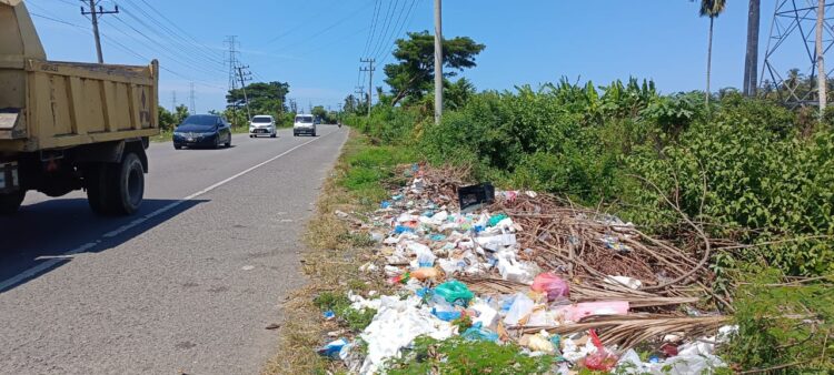 Pidie Kumuh, Tumpukan Sampah Di Pinggir Jalan Tak Cerminkan Daerah Syariat Islam