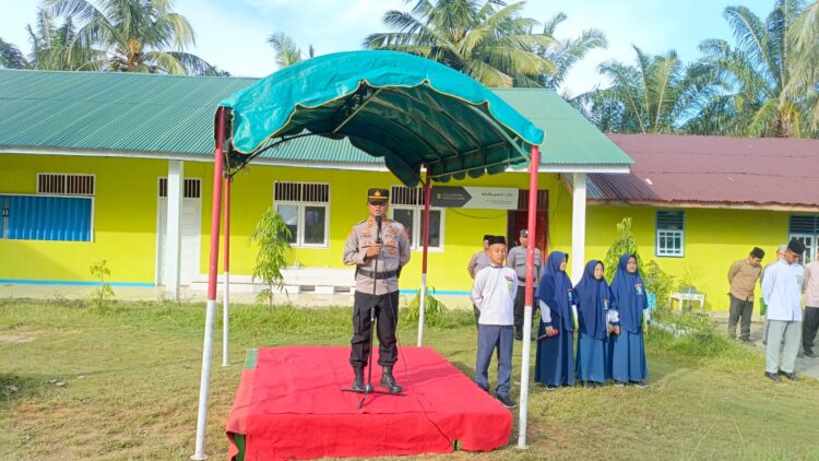 Kapolsek Simpang Kiri Pembina Upacara Di Ponpes RJ