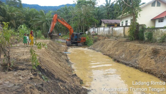Telan Anggaran Rp900 juta, Proyek Normalisasi Sungai Ladang Rimba Trumon Tengah Diduga Asal Jadi