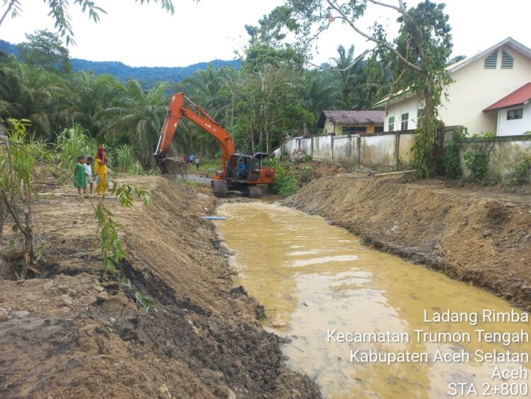 Telan Anggaran Rp900 juta, Proyek Normalisasi Sungai Ladang Rimba Trumon Tengah Diduga Asal Jadi
