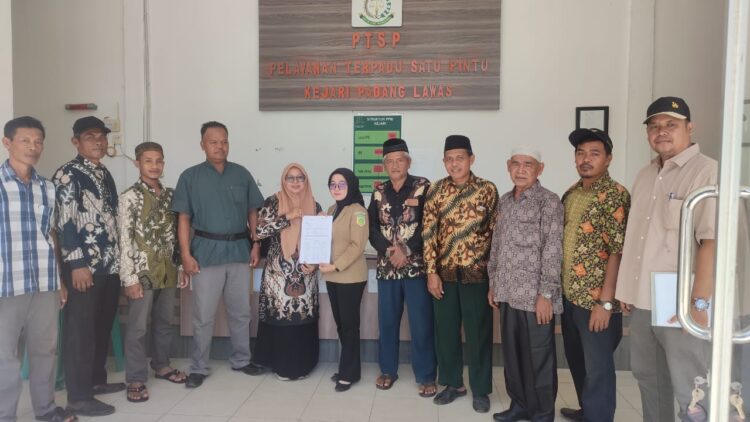 Warga Ujung Batu IV Laporkan Dugaan Penyelewengan Dana Desa Ke Kejari Palas