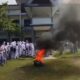 Siswa SMKN 3 Sibolga Bakar Ban, Tuntut Transparansi Dana BOS
