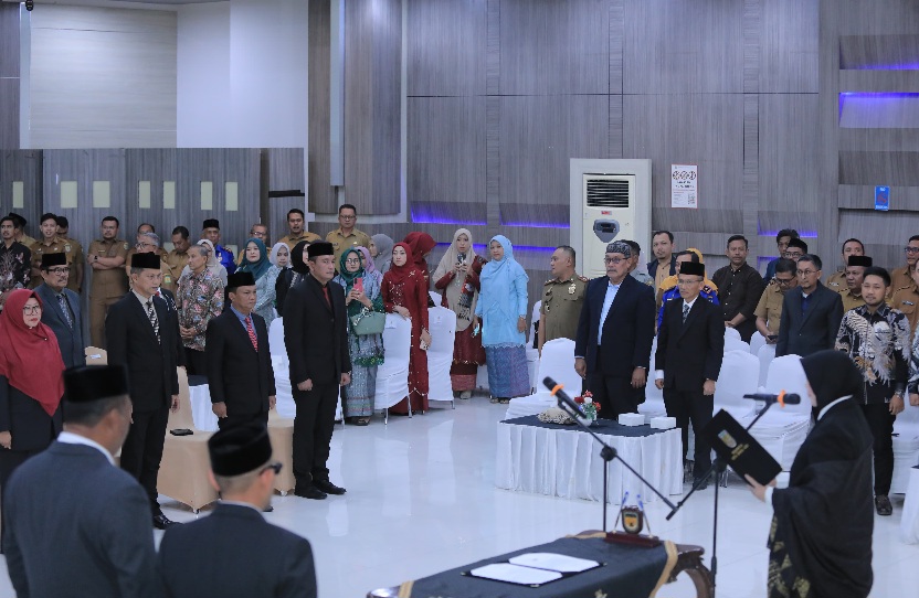 Illiza Lantik 17 Pejabat Tinggi Pratama, Tekankan Inovasi OPD