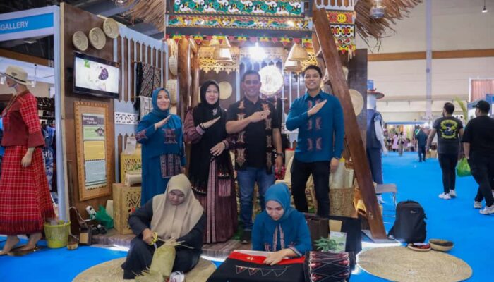 Bupati Aceh Besar Bangga Produk Lokal Tembus Inacraft 2025