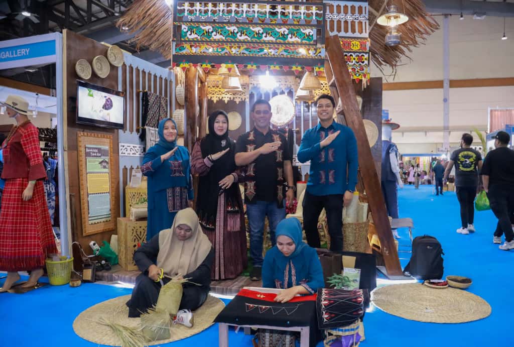 Bupati Aceh Besar Bangga Produk Lokal Tembus Inacraft 2025