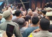 Penertiban Pasar Kuliling Panyabungan Ricuh, Pedagang Hadang Satpol PP