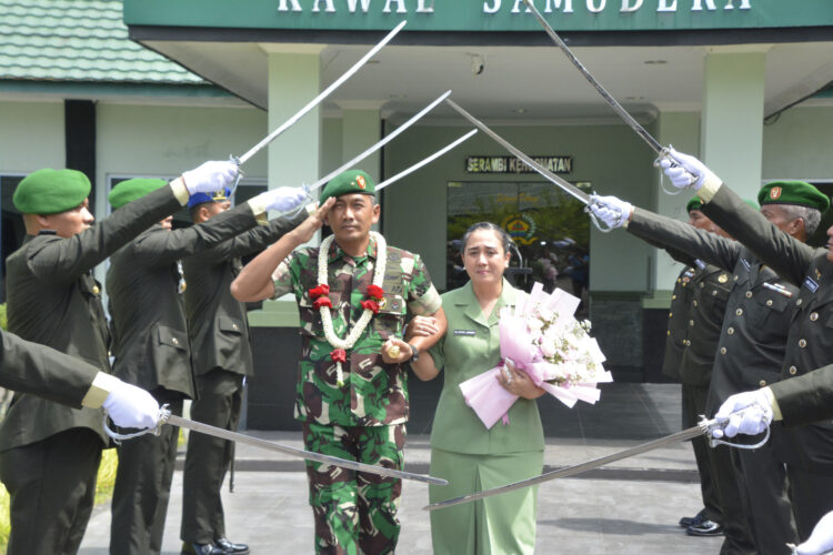 Pelepasan Danrem 023/KS Brigjen TNI Jansen Diwarnai Air Mata