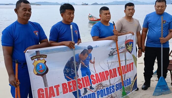 Satpolairud Polres Sibolga Gelar Aksi Bersih-bersih Laut Di Pesisir Pantai