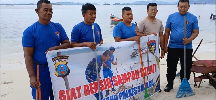 Satpolairud Polres Sibolga Gelar Aksi Bersih-bersih Laut Di Pesisir Pantai