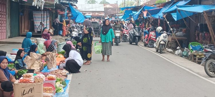 “Kuncinya” Di Pemilik Kios Pasar Kuliling, Bupati Madina Harus Tegas
