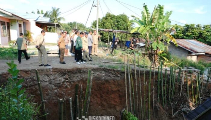 Bupati Batubara Tinjau Lokasi Longsor