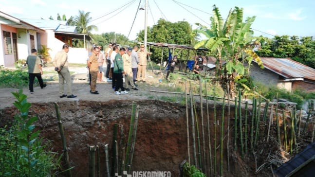 Bupati Batubara Tinjau Lokasi Longsor