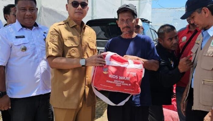 Wali Kota Langsa Serahkan Bantuan Masa Panik Korban Kebakaran