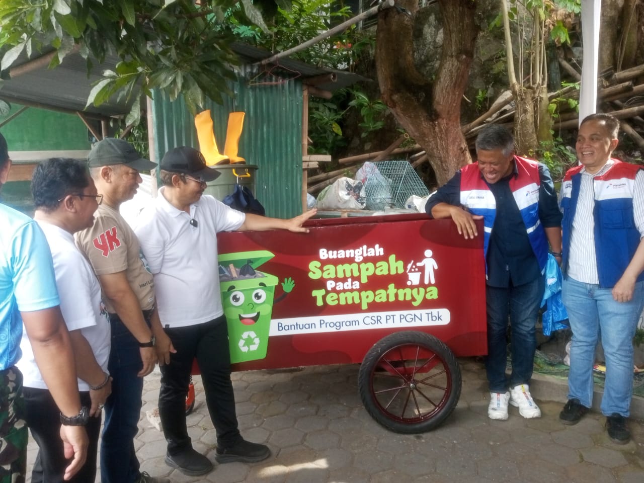 PGN Serahkan Bantuan CSR 50 Gerobak Sampah Dan Insinerator, Dukung Pengelolaan Sampah Di Yogyakarta