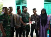 Senyum Rasidah Terima Kunci Rumah Dari Danrem Lilawangsa