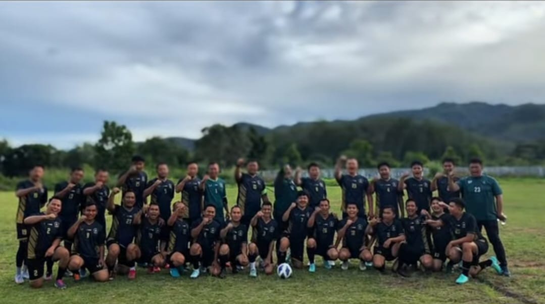 Polres Madina Dan Polres Padang Sidempuan Jalin Kekeluargaan Dengan Bermain Sepakbola