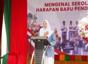 Siswi SMAN 10 Fajar Harapan Berbagi Kisah Inspiratif Di Hadapan Wamen Isyana