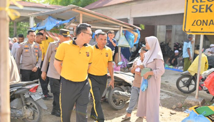 Pagi Yang Bertutur, Kapolres Dan Warga Bertegur Sapa Di Pasar Ikan Batee
