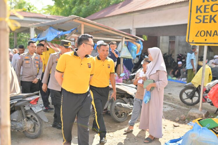 Pagi Yang Bertutur, Kapolres Dan Warga Bertegur Sapa Di Pasar Ikan Batee