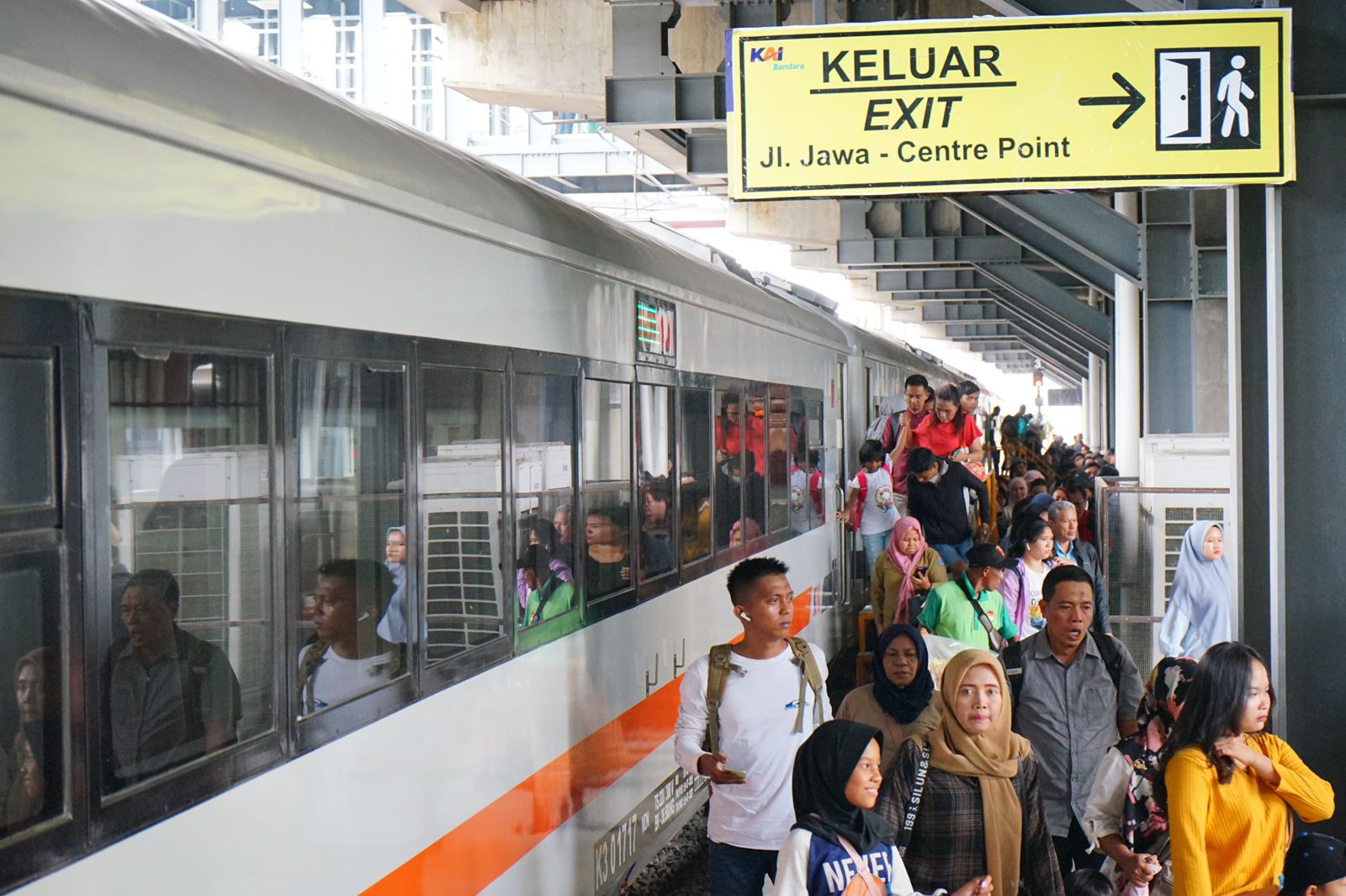 PT Railink Himbau Masyarakat Untuk Tidak Melempar Kereta Api