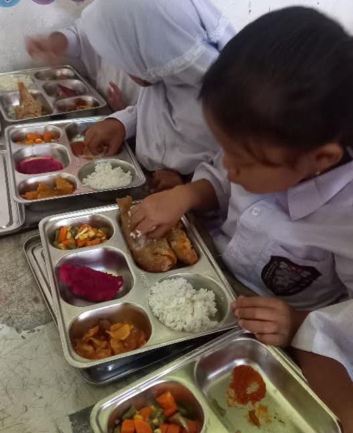 SPPG Pantai Cermin Kiri Pastikan Menu MBG Sesuai Standar Badan Gizi Nasional