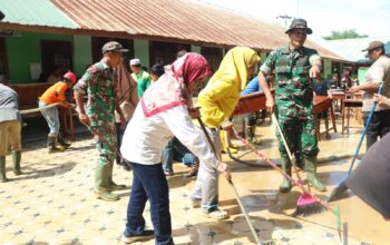 Simalungun Bergerak Cepat, Gotong Royong Bersihkan Lumpur Pasca Banjir Serbelawan