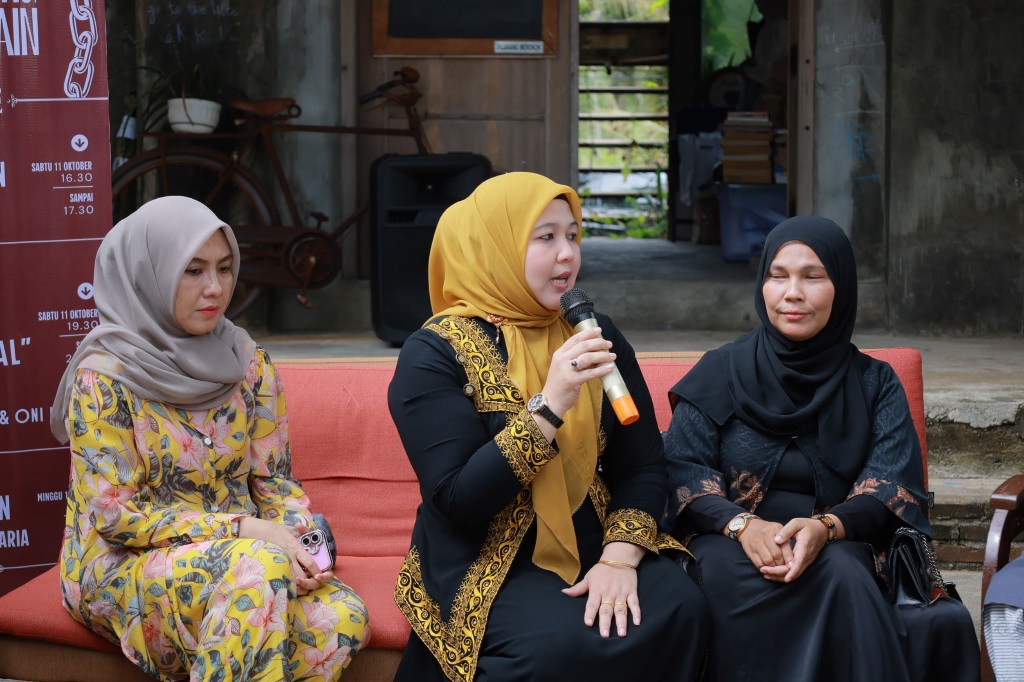 Ketua TP PKK Aceh Besar Ajak Orang Tua Jadi Tempat Terbaik Anak Berbagi Cerita